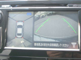 アラウンドビューモニター。クルマを上空から見下ろしているかのような映像で、駐車の際、周囲の安全を確認できます!