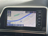 純正ナビを装備。タッチパネル式で使いやすく、お出かけもラクラクです。