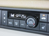 エアコンはオートエアコンになっています。