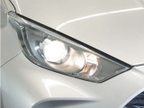 ◆ハロゲンヘッドライト◆暖色系の淡い光が特徴。発熱量が高いため、ヘッドライト上に雪や氷が付着しにくく冬季の走行に適しています。