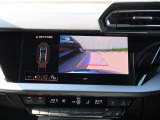 バックカメラ駐車時、後退時に後方を確認する事ができる安全快適装備になります映像だけでなくセンサーにより障害物の距離もドライバーに直感的に伝えてくれる機能になります。