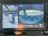 アラウンドビューモニター。前後左右の4つのカメラで車を上から見たような映像をナビ画面に映すので人や物を確認できとても安全です。
