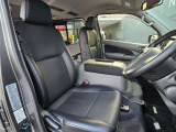 運転席は視認性や操作性を重視したつくりで、どなたでも扱いやすく快適にお乗りいただけます。清掃を行い、安心してご覧いただける状態で展示しております。