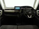 ◆視界広々で非常に運転しやすくロングドライブでも疲れを感じさせないすっきりとまとまったインパネ周りです。
