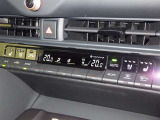 左右独立温度コントロールフルオートエアコンです。運転席、助手席それぞれで独立して温度設定ができます。冷え性の方が乗っても安心ですね♪