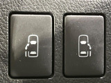 【両側パワースライドドア】スマートキーや運転席のスイッチで後席両側スライドドアの開閉が可能♪電動だから力を入れてドアを開ける必要が無く、小さなお子様でも簡単に開け閉めでき快適です♪