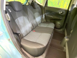 後部座席も気になるようなキズ・汚れやへたり等、大きなダメージはなく、良好な状態です。