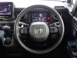 ハンドル左側にはオーディオ操作が出来るオーディオリモートコントロールスイッチ、右側にはHonda SENSINGとオートクルーズコントロールのスイッチを装備!