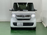 LEDヘッドライトを装備しています。LEDヘッドライトはとても明るく、雨の日や夜間走行も安全・安心です。オートライトコントロール付きで周囲の明るさに応じて自動で点灯・消灯します