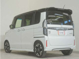 運転席のスペースはゆったりしていて、視界も広く確保されているので普段の運転からロングドライブまで快適です。