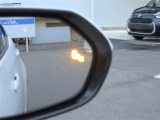 レーン変更時にハッとしたことありませんか?ブラインドスポットモニター装着車です。ウインカーを出してレーン変更する際、サイドミラーの死角に別車両がいた場合サイドミラーのマークが点滅して教えてくれます。