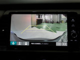 バックも安心のリアカメラ付いています。リアカメラがあると、いつでも安全にバックできますね。死角も減ります。3ビュー切り替え、ガイド線表示なので便利です。
