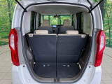 普段のお買い物や通勤、送迎等に十分な荷室スペースを確保しております。セカンドシートを倒すと、大きな荷物の積載も可能です♪
