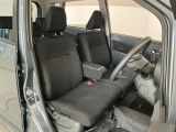 【運転席・助手席】内装ルームクリーニング済みです。しっかり綺麗にしていますので、是非、お確かめください。車に自信があるからこそ、是非一度ご来店頂き内外装も見てもらえると幸いです。
