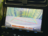 【バックカメラ】駐車時に後方がリアルタイム映像で確認できます。大型商業施設や立体駐車場での駐車時や、夜間のバック時に大活躍!運転スキルに関わらず、今や必須となった装備のひとつです!