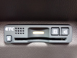 ■【ETC車載器】が装備されています。セットアップをしてお渡しとなり、ETCカードを差し込むだけで高速道路の利用が可能です。