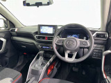運転席まわりです。 各操作スイッチは使いやすい位置に配置されてます。