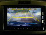 バックカメラの画像です。ガイドラインがスムースな車庫入れをサポートいたします。車庫入れの安心感がアップしますね。