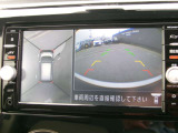 まるで上空から見下ろしているような感じで駐車が楽にできるインテリジェントアラウンドビューモニター!幅寄せが苦手な方でもサイドビューで確認することができますよ♪