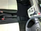 インパネシフトだから、足元のスペースが広々してゆったりしてます。