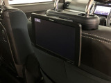 後席プライベートモニターも付いていますよ♪