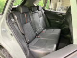 後部座席も気になるようなキズ・汚れやへたり等、大きなダメージはなく、良好な状態です。