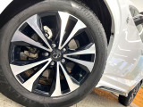 【純正18インチアルミホイール】外観にマッチした純正アルミホイールを装着しております。各種社外アルミホイールや、スタッドレスタイヤも取扱いしております。是非ご相談ください♪
