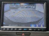 駐車時の安全確認をサポートするバックカメラも使用できます。インターナビで様々な情報を得ることもできます。