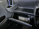 大容量なフロントコンソール、しっかり片付いて室内スッキリ。