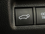 【パワーバックドア】スマートキーや運転席のボタンを押すだけでリアゲートが自動で開閉します!荷物を持っている時や、高い位置にあるバックドアを閉める際に便利な機能です♪