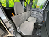 後部座席も気になるようなキズ・汚れやへたり等、大きなダメージはなく、良好な状態です。