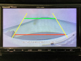 【バックカメラ】運転が苦手な方も車庫入れラクラクです!ギアをリバースに入れれば自動的に切り換わりますので、面倒な操作は不要です♪狭い駐車場もお車を傷つけず安心ですね!