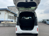 人気の軽自動車N-BOXカスタム入荷しました!室内ひろびろ・走りもキビキビ・燃費も良いからお財布にやさしい。ホンダN-BOXを選んで下さい!