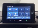 Apple CarPlayやAndroid Autoに対応しているので、スマートフォンの機能を車内でも手軽に使えます。
