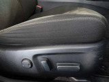 パワーシート搭載。微妙な調整が手軽にでき、ピッタリのポジションで運転することが可能です。