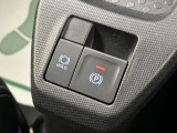 【電動パーキング】指先だけで簡単に操作が可能な電動パーキングブレーキを搭載♪また、渋滞時や駐車券を取るシーンなどで便利なオートブレーキホールド機能も搭載☆