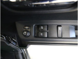 ■運転席ドアの操作しやすい位置にミラー操縦スイッチがついておりますので、ストレスなく自分のフィットする位置にセッティング頂けます。
