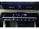★エアコンはオートタイプが装着済みです!オートモードにしておけば、車内温度を設定するだけで風の料や吹き出し口の切り替えを機械が行ってくれます!一年中快適な環境を作れますよ♪