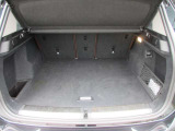 トランクルームは、スペース的にも十分な広さではないでしょうか。後部座席のシートを倒す事もできますので、大きい荷物の収納も可能です。