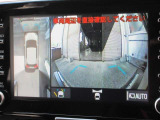 パノラミックビューモニター付きです。車両を上から見たような映像をディスプレイオーディオ画面に表示。運転席からの目視だけでは見にくい、車両周辺の状況をリアルタイムでしっかり確認できます。