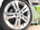【純正18インチアルミホイール】外観にマッチした純正アルミホイールを装着しております。各種社外アルミホイールや、スタッドレスタイヤも取扱いしております。是非ご相談ください♪