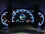各操作スイッチは使いやすい位置に配置され、とっても見やすいメーターです。夜間時はラグジュアリーな気分にさせてくれる照明が魅力ですので、夜のドライブも楽しみになりますよ♪