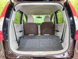 普段のお買い物や通勤、送迎等に十分な荷室スペースを確保しております。セカンドシートを倒すと、大きな荷物の積載も可能です♪