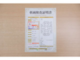 【車両検査証明書】店頭にてクルマの状態が一目で分かる検査証明書を公開中。トヨタ認定検査員が厳しく査定し、状態を点数と図解で表示しています。修復歴はもちろん、傷やヘコミの箇所や程度がご確認いただけます。