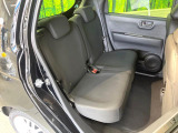 後部座席も気になるようなキズ・汚れやへたり等、大きなダメージはなく、良好な状態です。