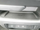 セレナはワイヤレス充電機能を搭載。スマホを置くだけで充電が可能なので、ケーブルの手間が省けます。運転中でもスマホのバッテリーを気にせず、安心して使用できます。