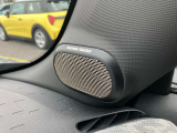 オプションのハーマンカードンスピーカーになっています