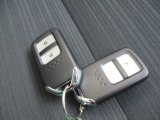 ドアの開閉やエンジン始動も楽チン♪スマートキー付き!!