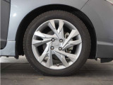 アルミホイール装着車です!これで足元まわりもおしゃれにきまります!