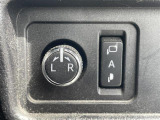 【電動格納ミラー】ドライバーの目線に合わせ、ミラーの上下左右調整が可能です。